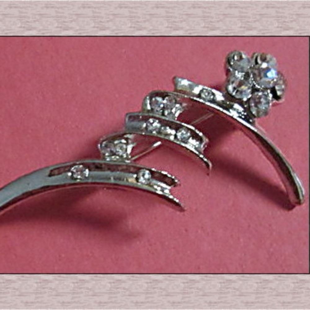 Silver Tone Vintage Flower Design Brooch